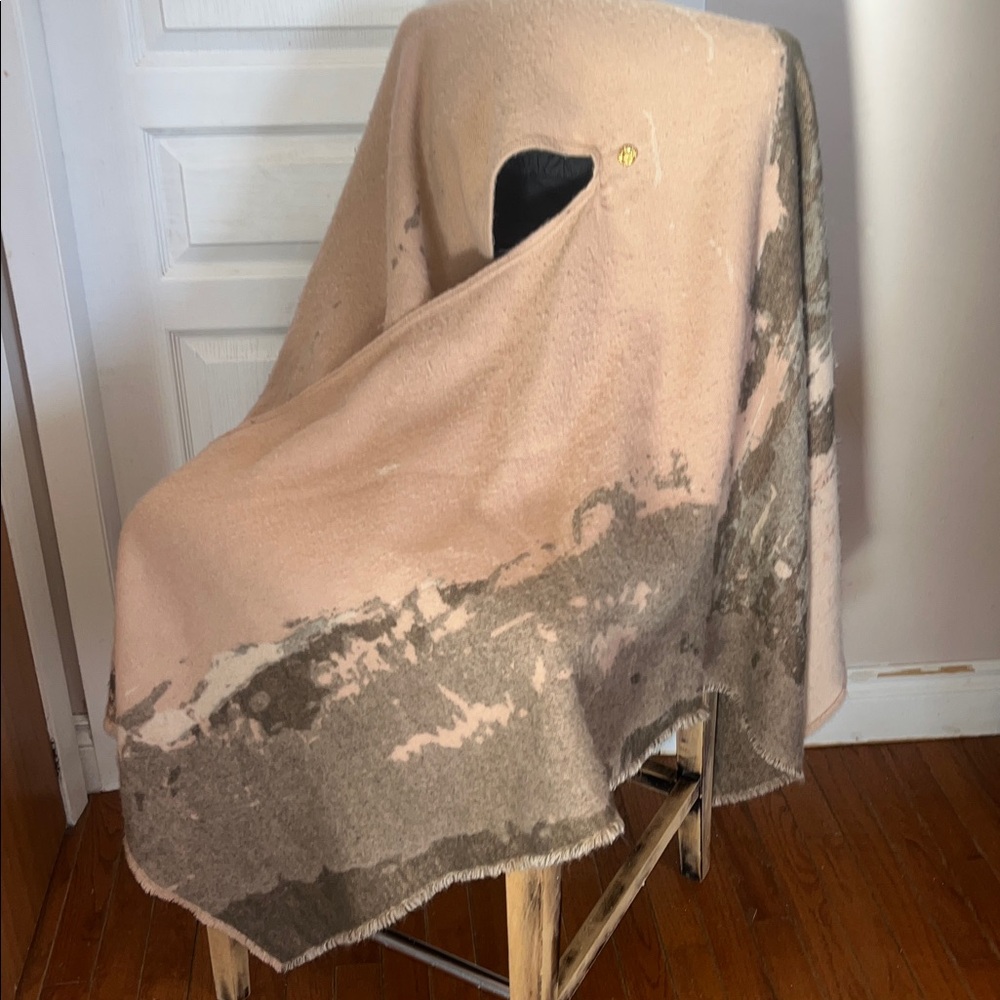 Anne Klein Abtract print Blanket Shawl